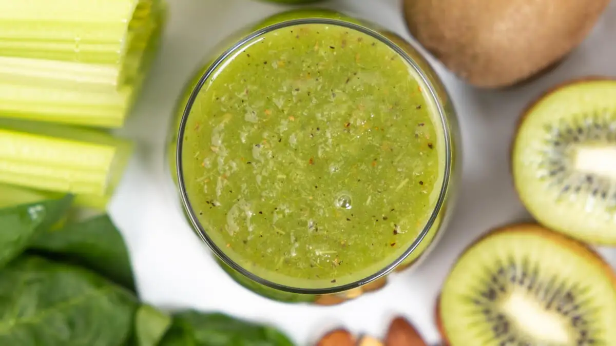 Perejil, pepino y kiwi.