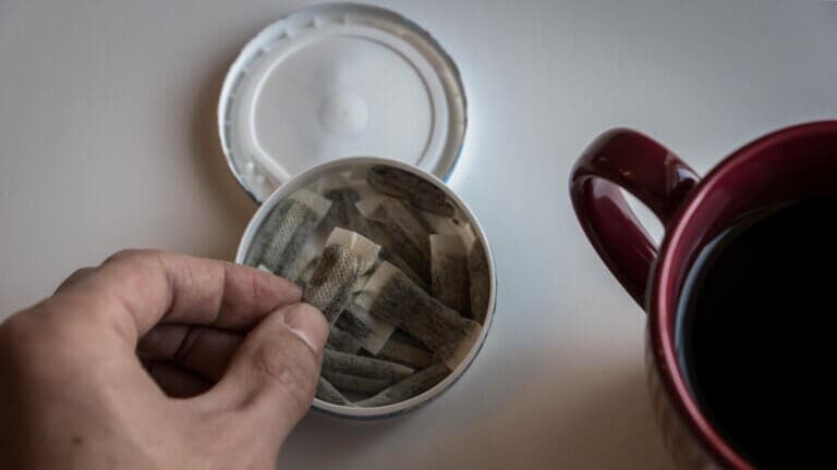 Snus, qué es y qué riesgos tiene su consumo en la salud