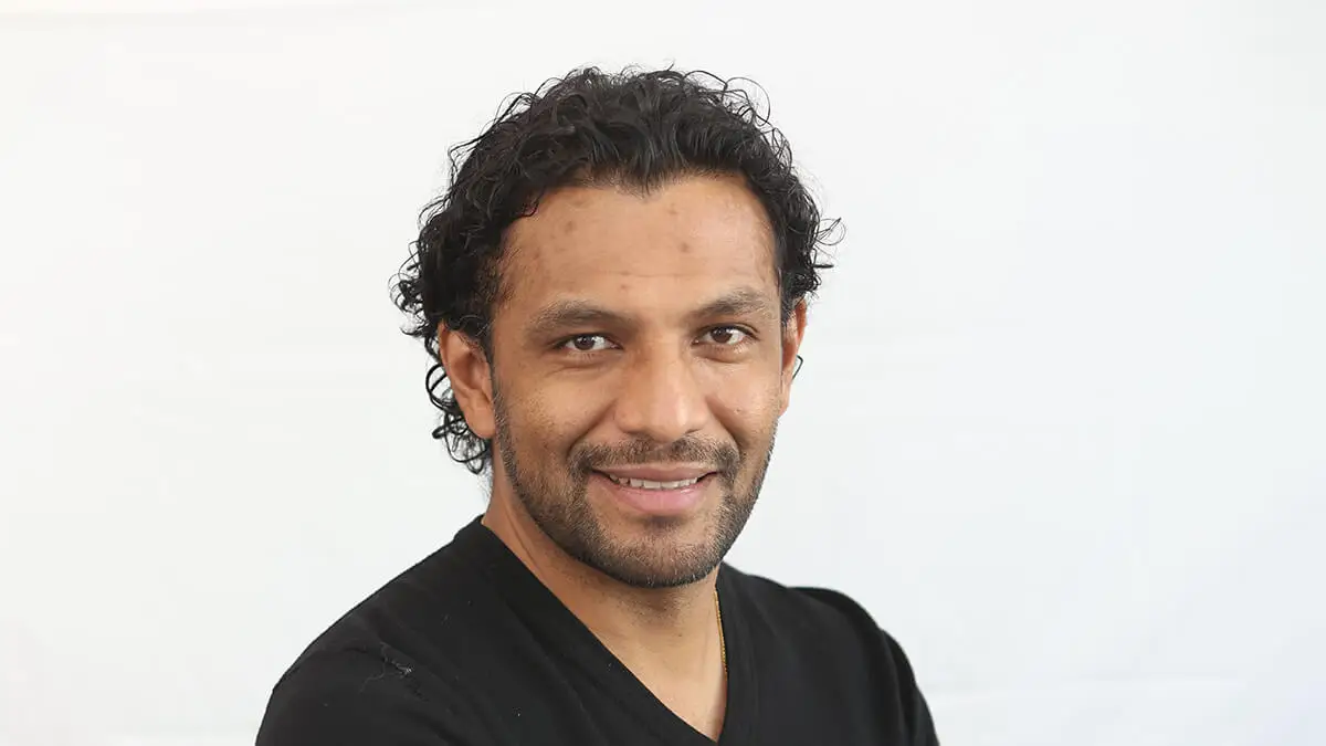 Dr César Padilla, especialista en diástasis abdominal.