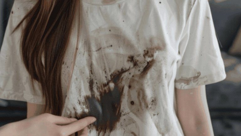 5 trucos para remover manchas de tinte de la ropa sin dañar las telas