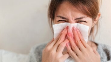 10 causas de los mocos con sangre y cuándo acudir al médico