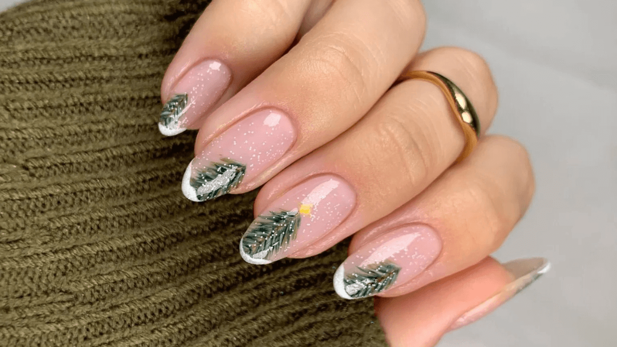 Uñas con diseño de árboles. 