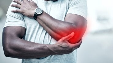 Codo de tenista: cómo recuperar la movilidad en esta articulación