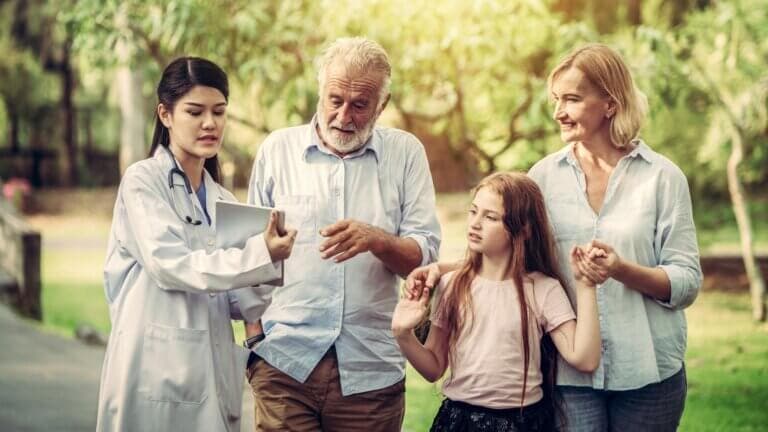 Seguro de salud en España: cómo influye tu edad y comunidad en el precio