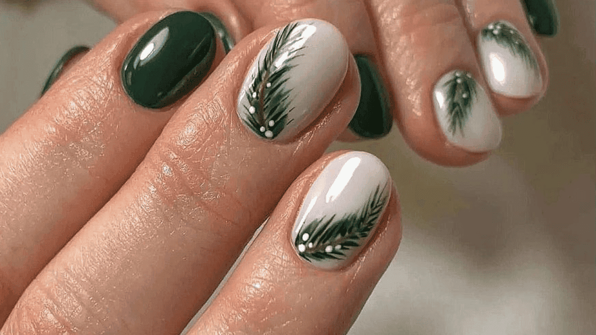 Uñas verdes y claras con hojas.