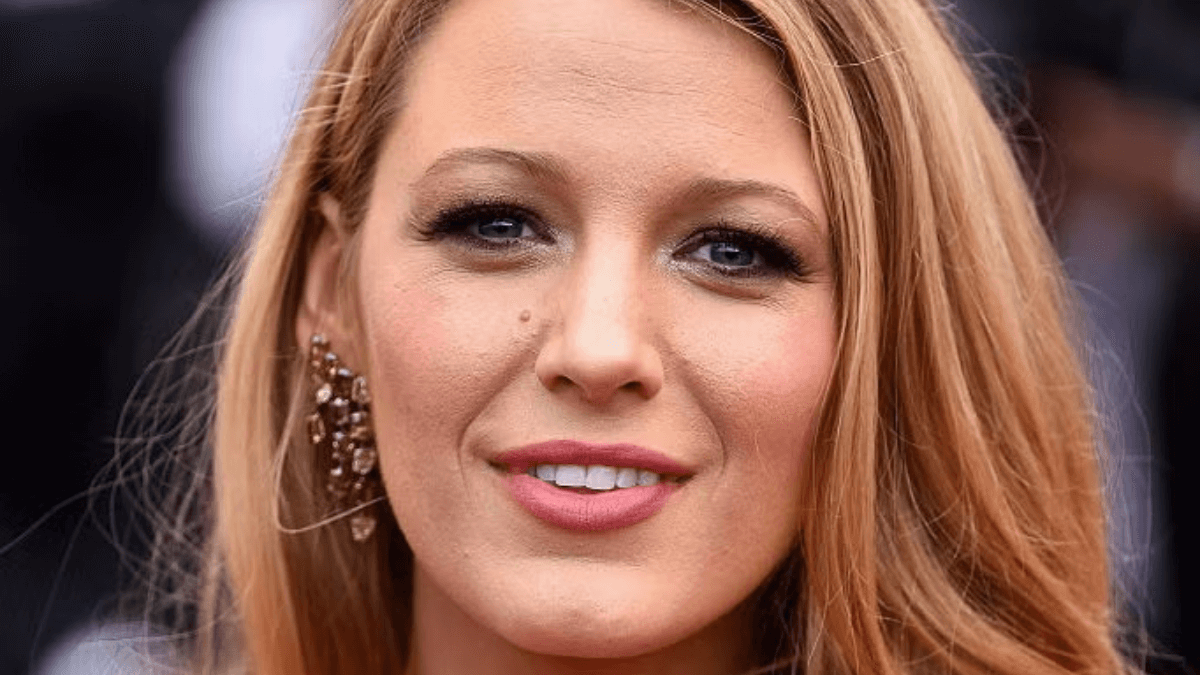 Blake Lively con cabello rubio fresa.
