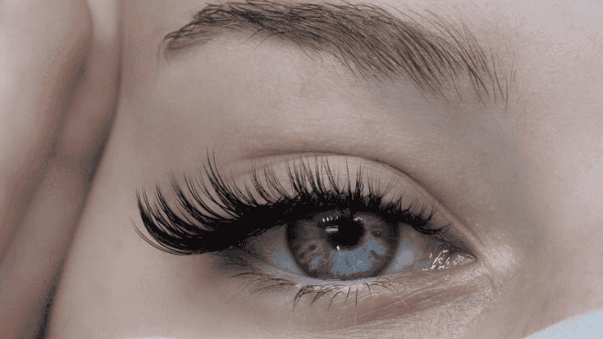 Pestañas pelo a pelo con efecto squirrel.