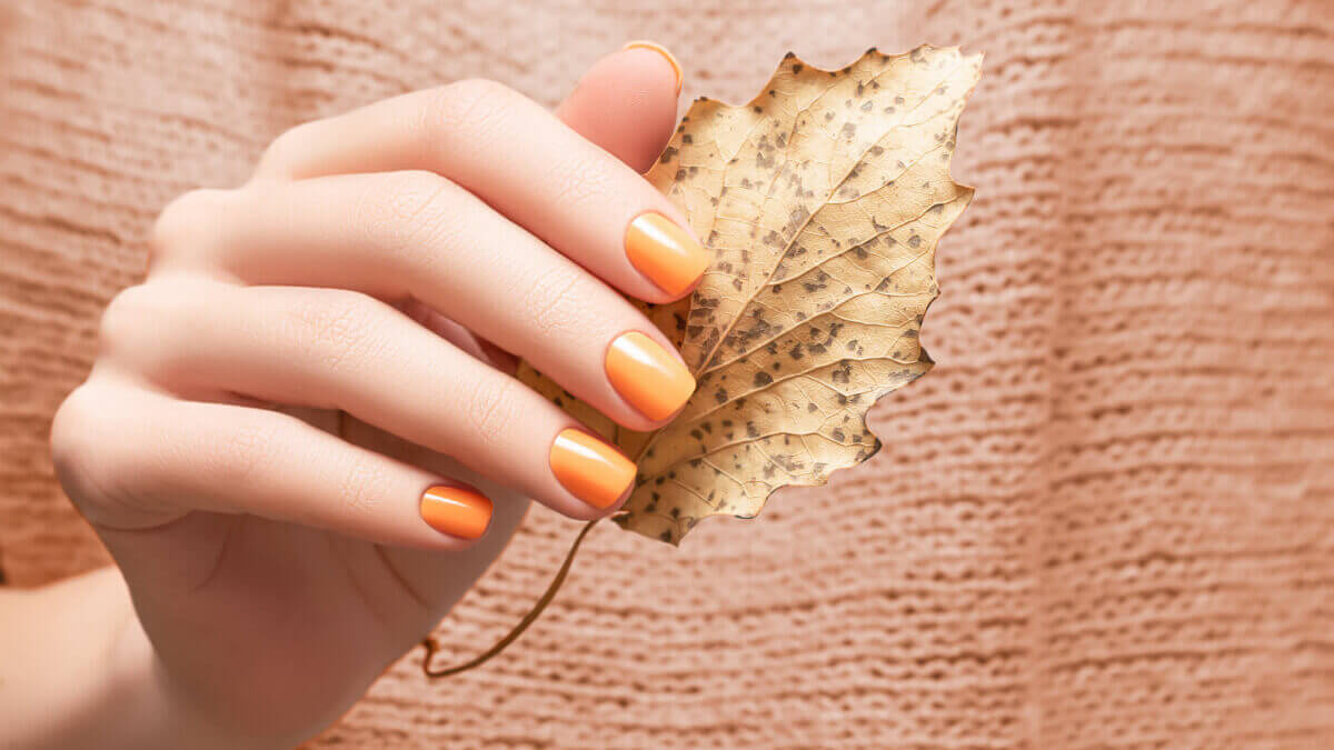 Balsam dye nails.