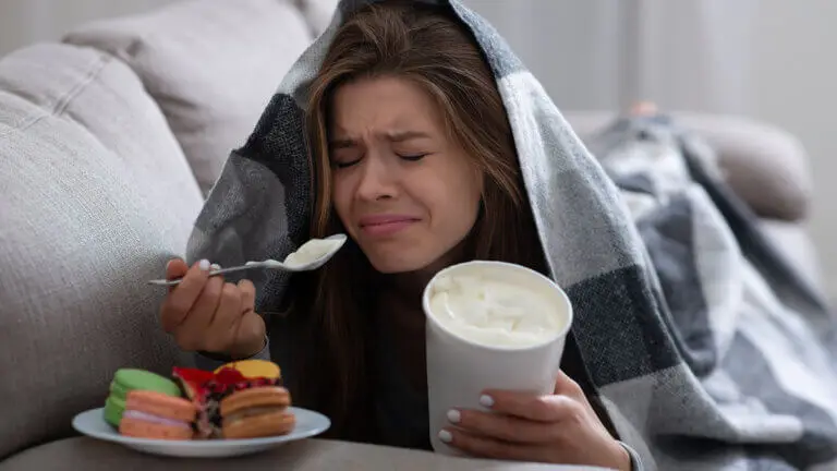 Hambre emocional: cómo identificarla y consejos para controlarla