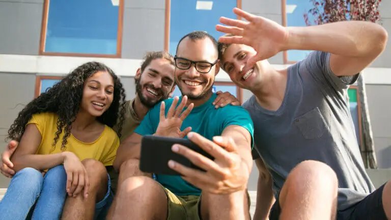 Las 12 mejores apps gratis para conocer gente nueva y hacer amigos