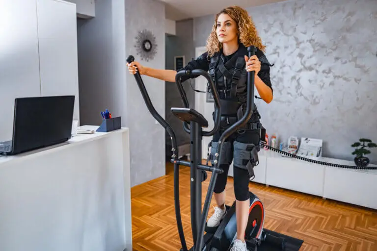 Beneficios de la elíptica para tu rutina y los músculos que trabaja
