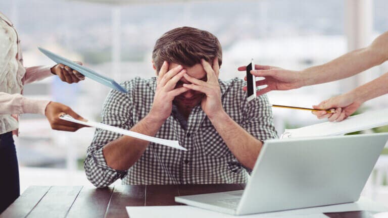 Síntomas de la ansiedad en el trabajo y cómo manejarla