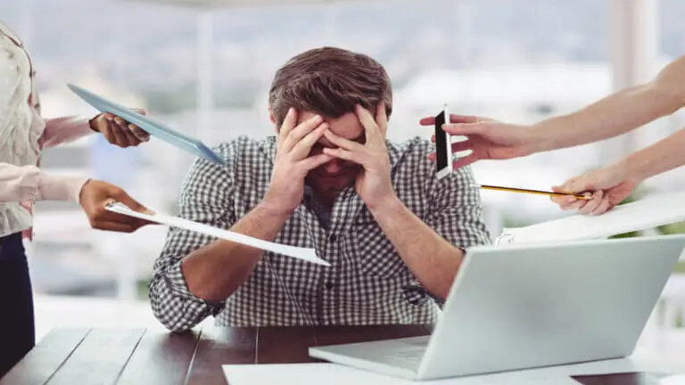 Síntomas de la ansiedad en el trabajo y cómo manejarla
