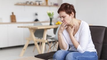 Por qué aparecen las náuseas en la menopausia y cómo controlarlas
