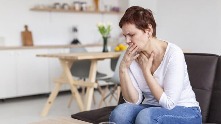 Por qué aparecen las náuseas en la menopausia y cómo controlarlas