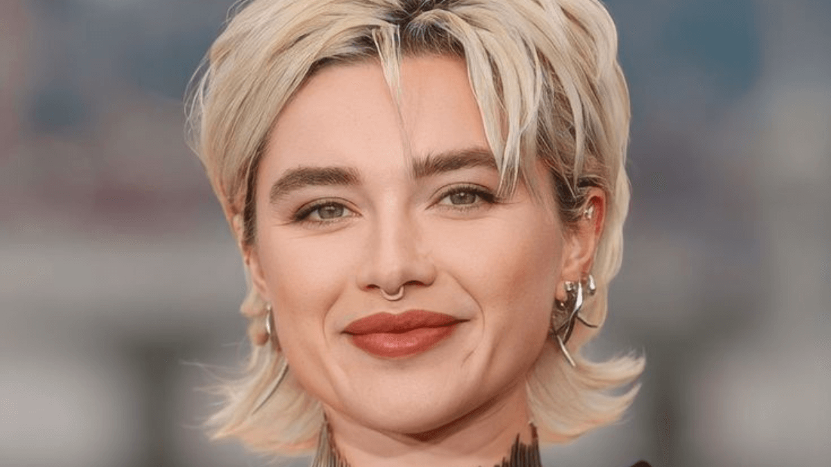 Florence Pugh luce un corte de cabello bixie.