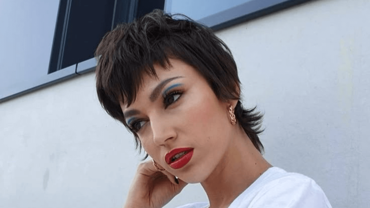 Úrsula Corberó luce un corte mullet.