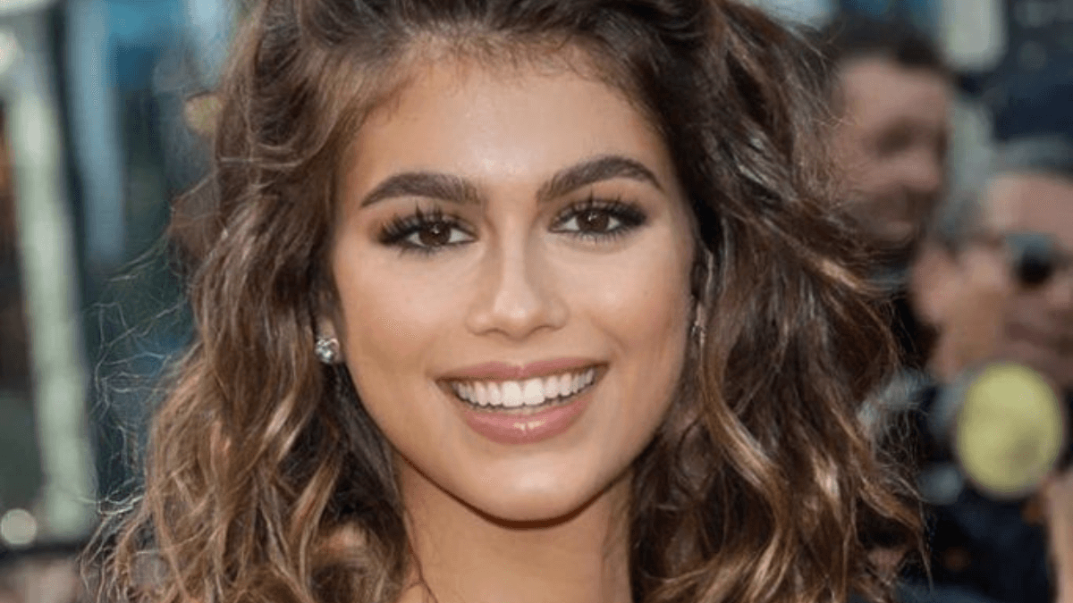 Kaia Gerber luce el corte de cabello wavy bob.
