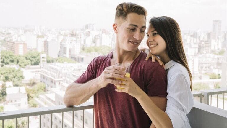 Qué son las parejas OWC y por qué cada vez son más frecuentes en España