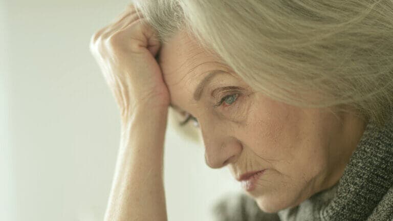 Un estudio en Harvard revela el arrepentimiento más común de las mujeres al final de su vida