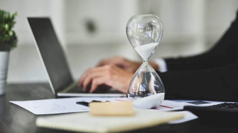 Se reduce la jornada laboral en España, descubre el impacto de este cambio