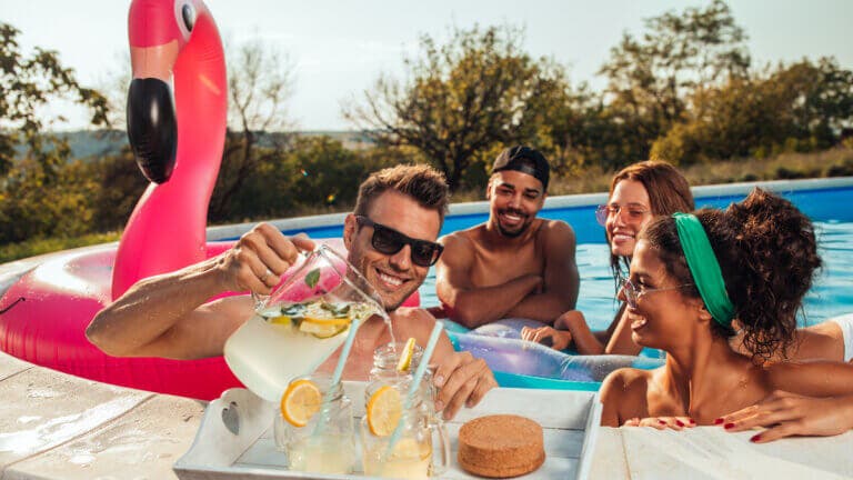 Qué son los «amigos flotador» y cómo puedes detectarlos