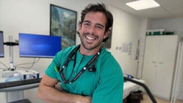 Dr. Aurelio Rojas, cardiólogo: «Si duermes en estas posiciones, es probable que tengas el cortisol muy elevado»