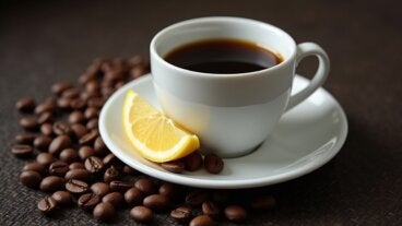 ¿Qué pasa cuando tomas café con limón?