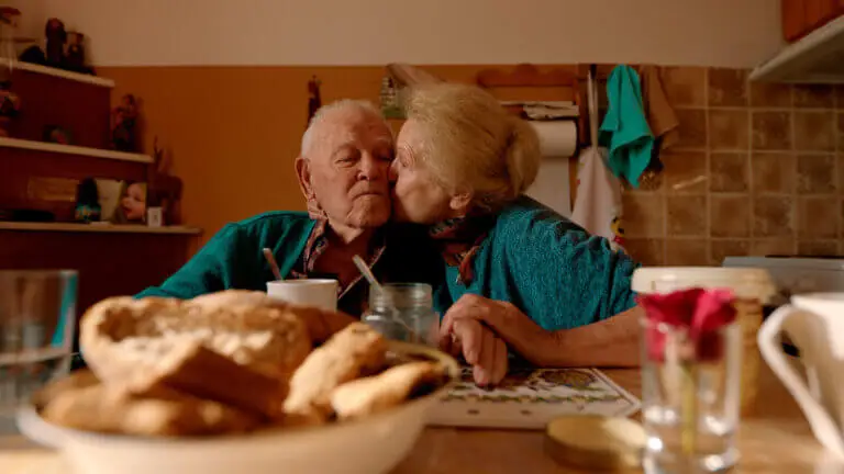 Vivir 100 años: el documental que revela los secretos de la longevidad