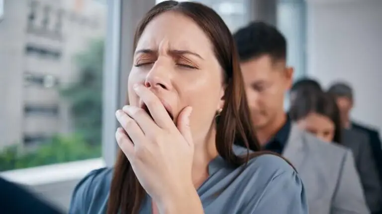 La razón de por qué se contagian los bostezos