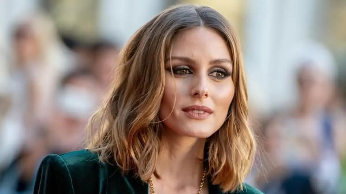 Penteado estilo surfista.