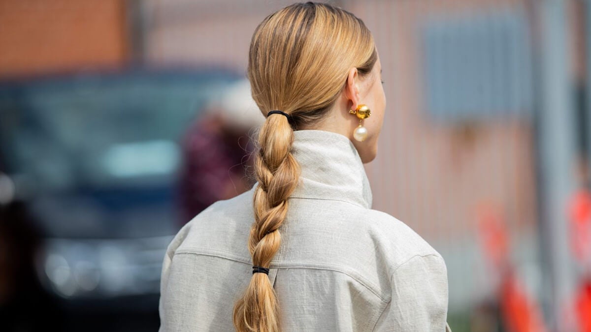 Peinado de trenza en coleta.