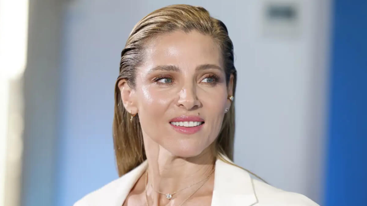 Melena con wet look y raya a un lado.