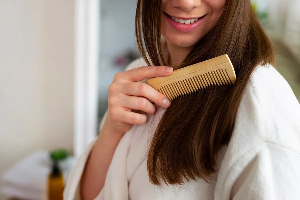 Peine clásico de dientes finos y cerrados