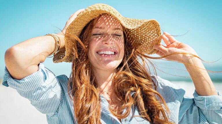 Evita que el sol arruine tu tinte: guía rápida para este verano