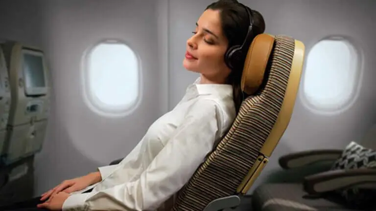 5 consejos para dormir bien en un vuelo sin fallar en el intento