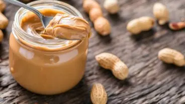 ¿La crema de cacahuate engorda? Mitos y verdades sobre este alimento