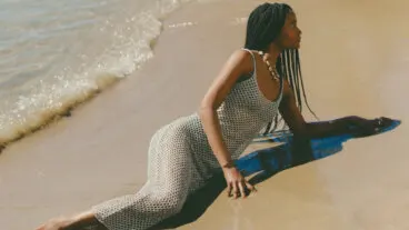 Qué es el Mermaidcore: cómo llevar este estilo vibrante en el verano