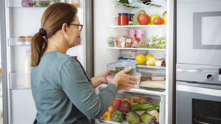 Trucos caseros que alargan la vida útil de la nevera sin esfuerzo