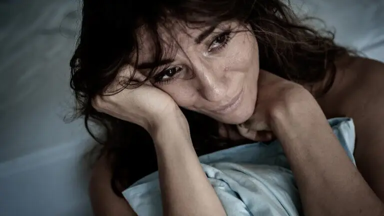 ¿Por qué sentimos un nudo en la garganta antes de llorar? La ciencia tiene la respuesta