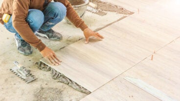 4 ideas para renovar tus suelos sin obra y lograr acabados sorprendentes