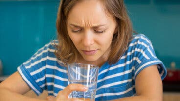 ¿El agua filtrada sabe mal? Mira qué lo causa y cómo arreglarlo