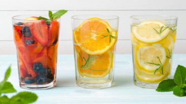 5 bebidas refrescantes sin azúcar para hidratarte este verano