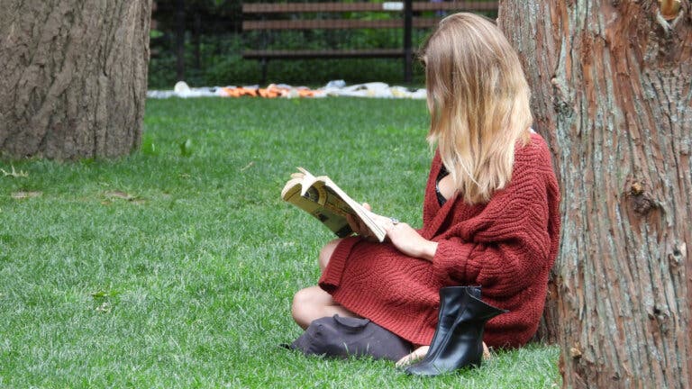 Beneficios de la soledad voluntaria: cómo pasar tiempo a solas mejora tu bienestar