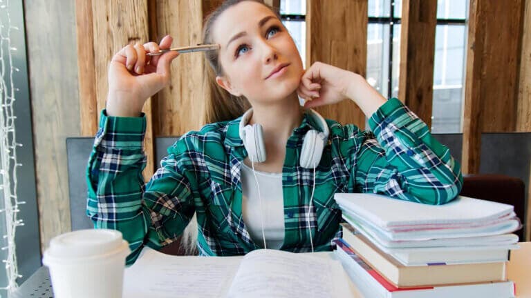 ¿Se te olvida dónde dejas las llaves? Prueba estos 7 hábitos antiolvido que fortalecen tu memoria