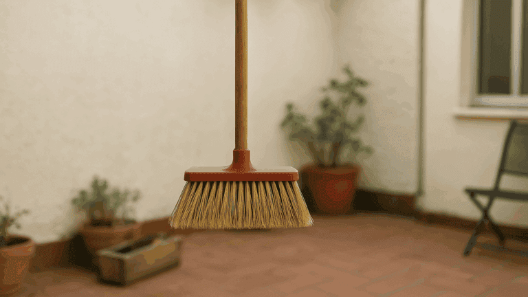 Tu escoba podría estar llena de ácaros: así puedes limpiarla y evitarlo