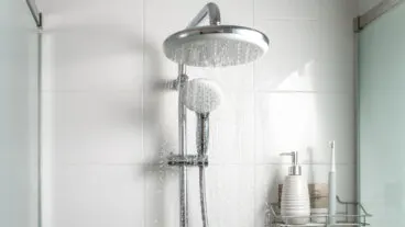 La manera más fácil de limpiar la alcachofa de la ducha y liberar la presión del agua