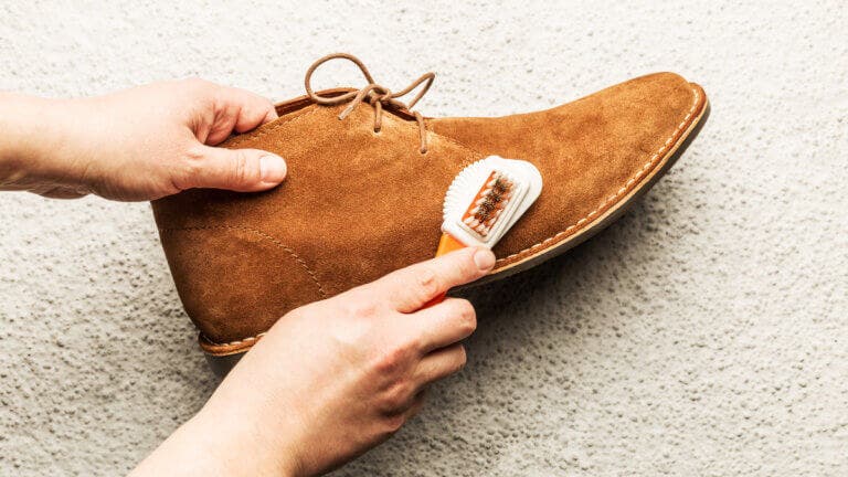 Tus tenis de gamuza volverán a lucir nuevos con este truco de 2 simples pasos