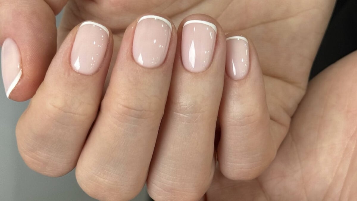 Manicura “micro-french”