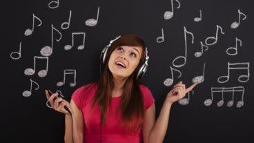 Dr. Carmona, divulgador científico: "la ciencia detrás de esas canciones que no puedes dejar de tararear"